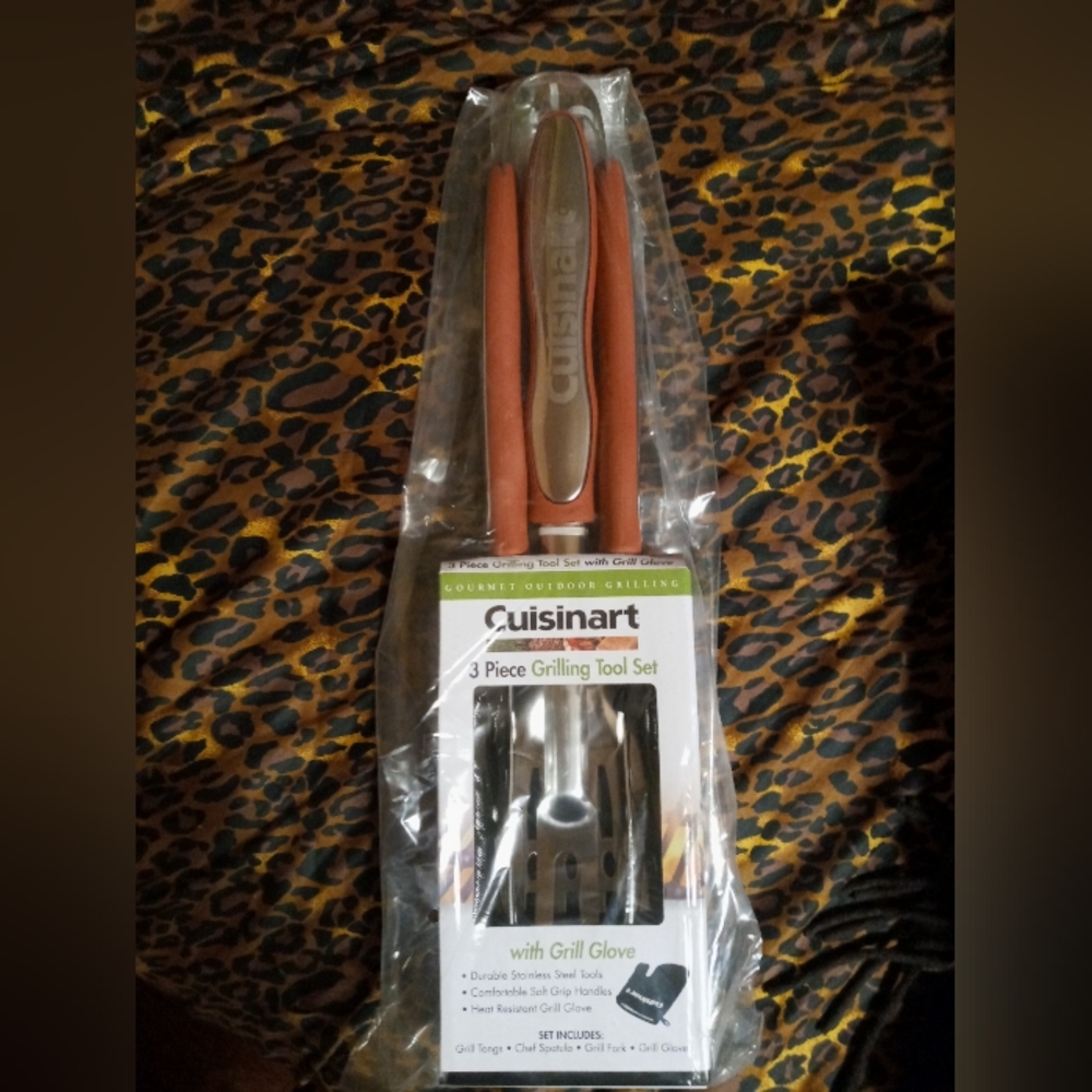 NIB Cuisinart 3 Piece Grilling Tool Set w/ Grilling Glove